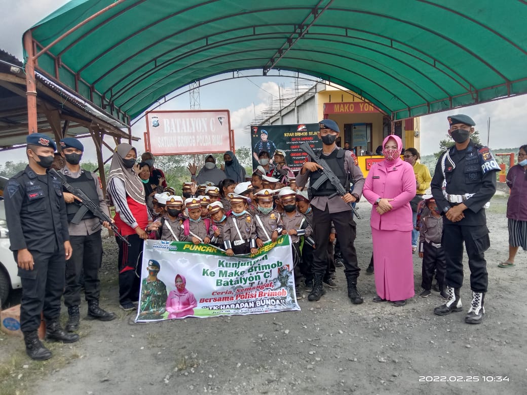 Siswa TK Harapan Bunda Sungai Akar, Serbu  Mako Brimob Batalyon C Pelopor di Batang Gansal