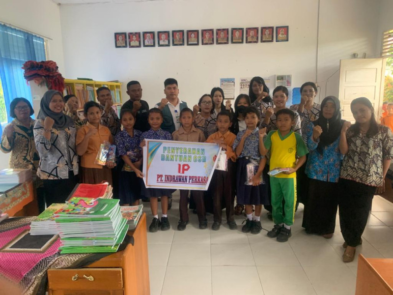 PT.Indrawan Perkasa (IP) serahkan CSR di Masjid Al-Wasiilah dan Bantu Pelajar Desa Sungai Akar