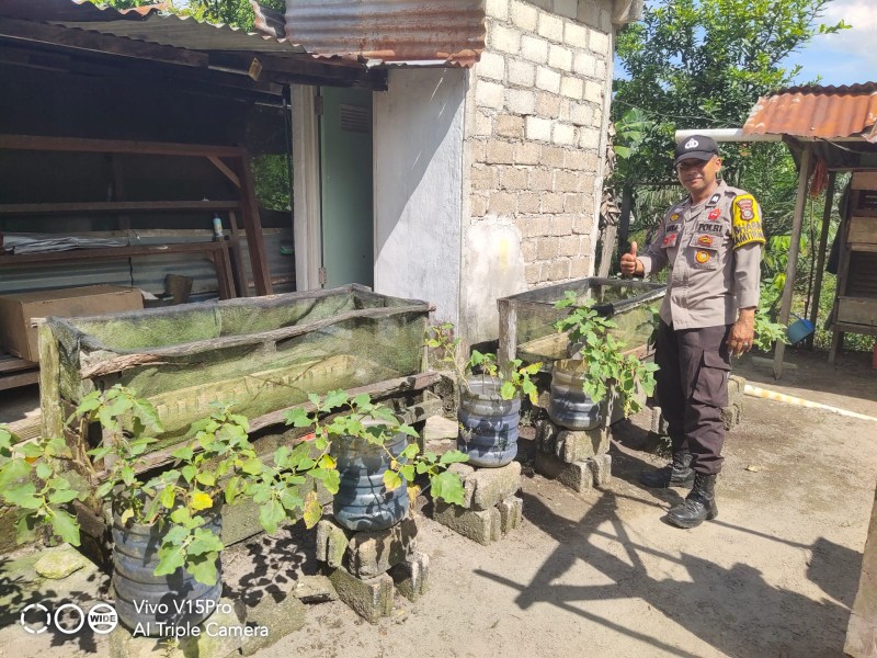 Bhabinkamtibmas Desa Titian Resak Dorong Ketahanan Pangan Melalui Budidaya Lele Jumbo