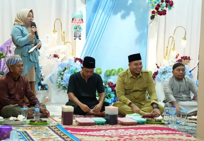 Moment Lebaran, Bupati Ade Jalin Silaturahmi ke Tokoh dan Masyarakat Kecamatan Kelayang