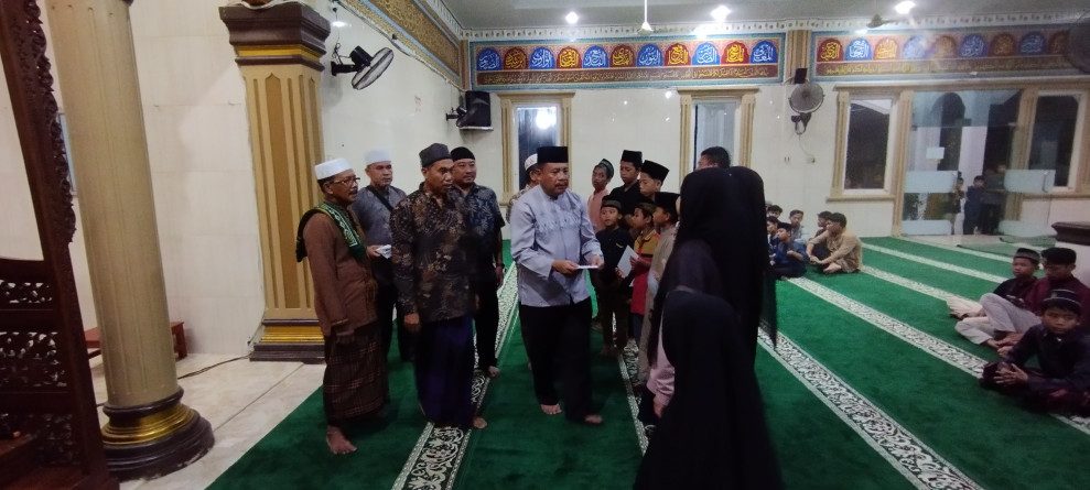 Pengurus Masjid Raya Nurul Hidayah Pematang Lancang, Berikan Santunan Kepada 76 Anak Yatim, Ini Kata Camat Seberida