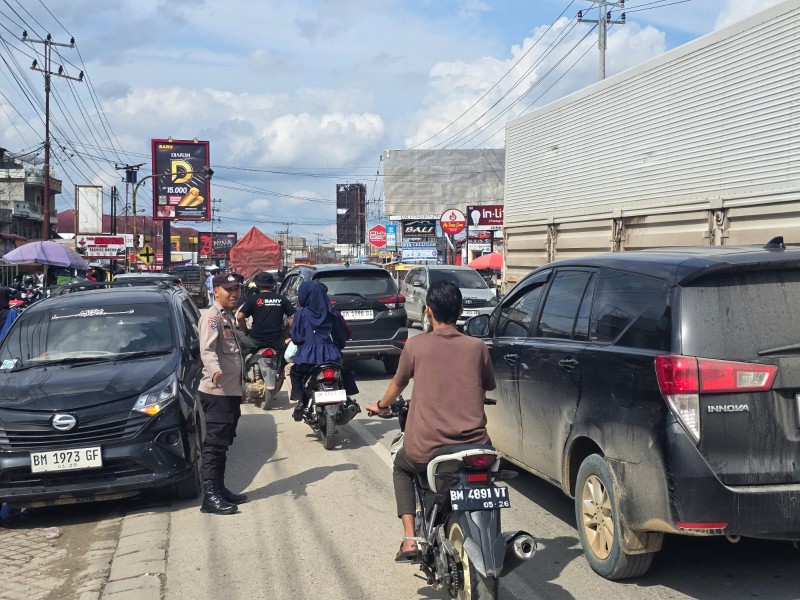 Polsek Seberida Laksanakan Patroli dan Pengaturan Lalu Lintas di Pasar Buah Belilas
