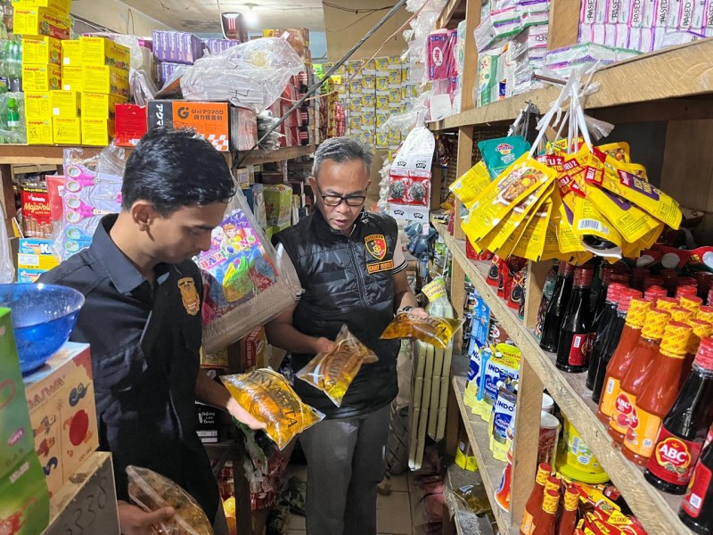 Polsek Lirik Datangi Sejumlah Toko, Lakukan Pengecekan Volume Minyakita