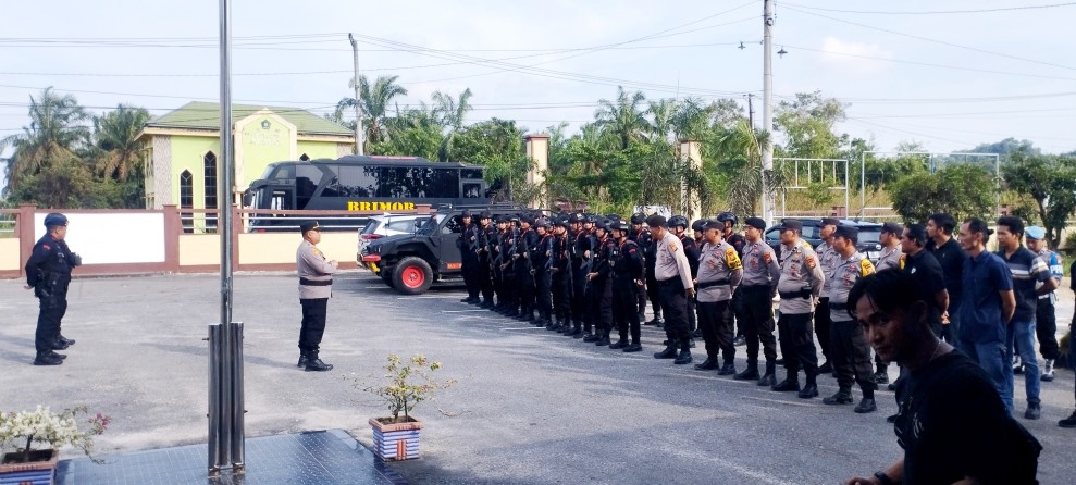 Polsek Batang Gansal dan Brimob Batalyon C Gelar Apel Gabungan Pengamanan Ibadah dan Malam Tahun Baru 2026